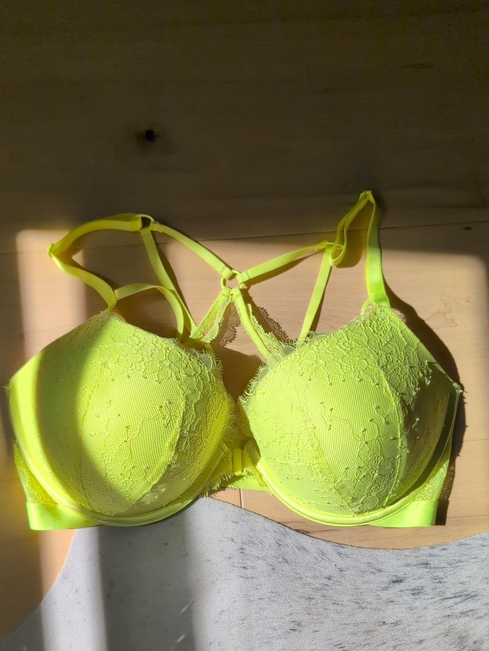 VS Neon Very Sexy Secret Push Up Bra